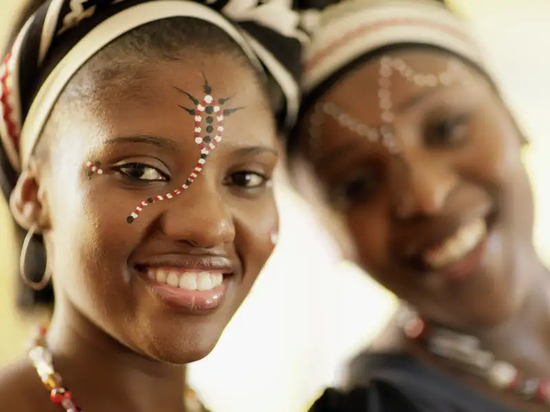 Südafrika - immer ein Lächeln im Gesicht der jungen Nation. Mit Studiosus erleben wir es intensiv in zwei Wochen quer durch das Land am Kap.