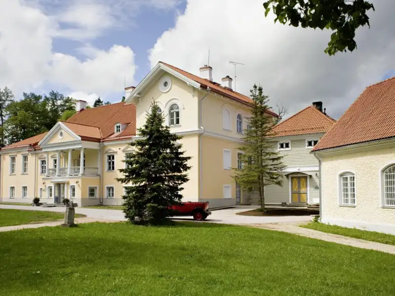 Das historische Hotel Vihula Manor Country Club & Spa im Lahemaa-Nationalpark verbindet moderne Eleganz mit historischem Ambiente und ist auf unserer Reise durch Estland für drei Nächte unser Zuhause.