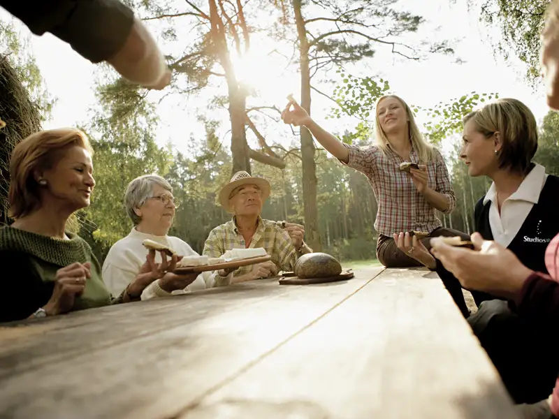 Auf unserer smart&small-Reise nach Estland genießen wir ein Picknick in der Natur und probieren einige typische Leckereien des Landes.