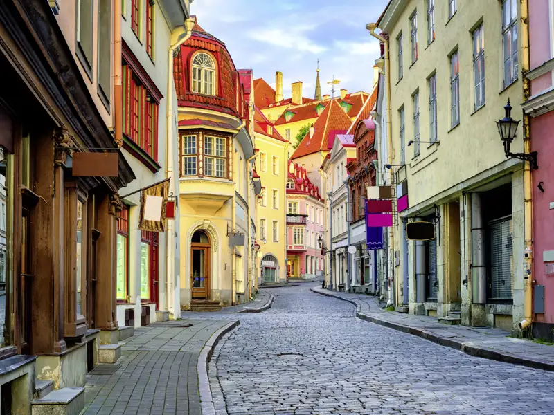 Auf unserer achttägigen Rundreise durch Estland bewundern wir die malerische Altstadt der estnischen Hauptstadt Tallinn.