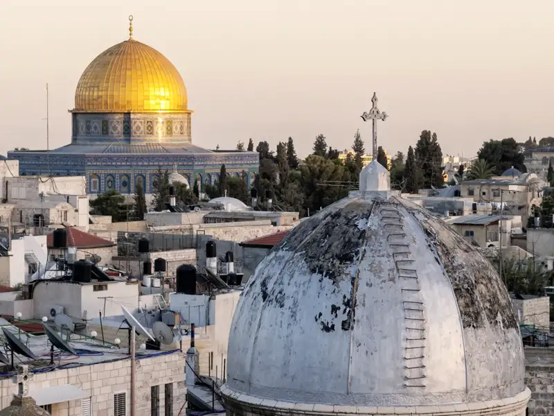 Bei der smart & small Reise nach Israel von Studiosus kommen wir auch nach Jerusalem, wo die goldene Kuppel des Felsendoms das Bild der Altstadt prägt.