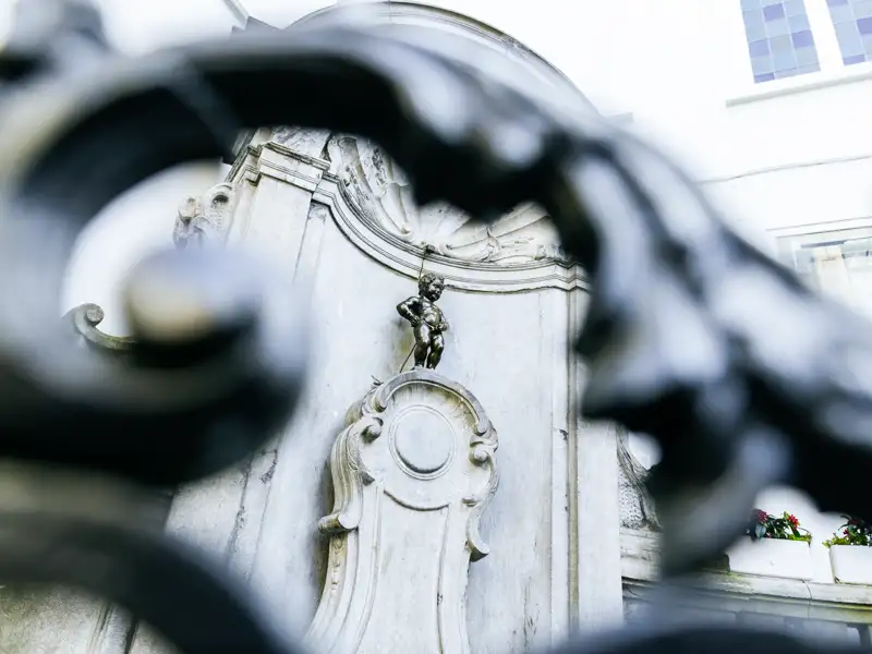 Eines der Wahrzeichen Brüssels, das wir auf unserem Rundgang durch die Altstadt natürlich auch besuchen, ist die Brunnenfigur Manneken Pis.