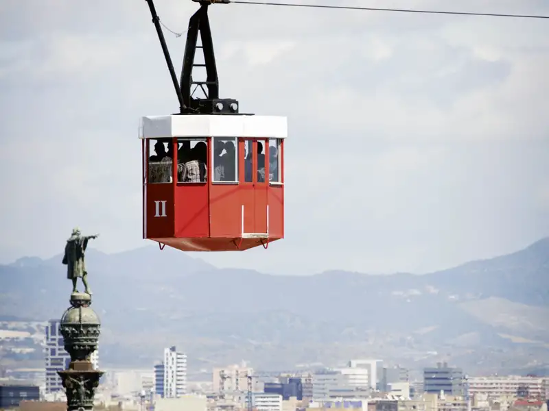 Auf unserer CityLights-Städtereise nach Barcelona haben Sie am vierten Tag nach den gemeinsamen Besuchen von Barcelonas Hausberg Montjuic und des Katalanischen Nationalmuseums die Möglichkeit, mit der Hafenseilbahn über dem alten Hafen zum Torre Sant Sebastià zu schweben.