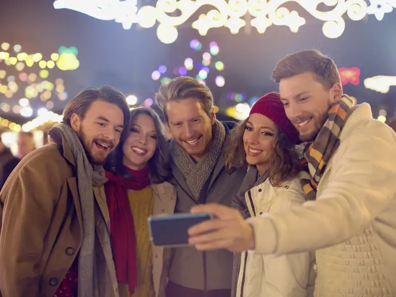 Gemeinsam in einer Gruppe den Jahreswechsel in Berlin erleben - am besten zusammen mit anderen Singles und Alleinreisenden.