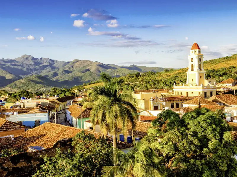 Auf unserer me & more-Reise für Singles und Alleinreisende durch Kuba besuchen wir Trinidad, eine bunte Stadt mit prächtigen Palästen früherer Zuckerbarone, die durch Zucker- und Sklavenhandel im 19. Jahrhundert reich wurden.
