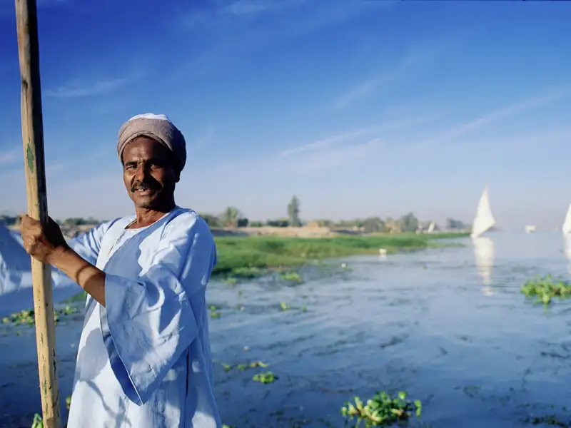 Auch das gehört zur klassischen Studienreise am Nil in Ägypten: Begegnungen am und auf dem Wasser.