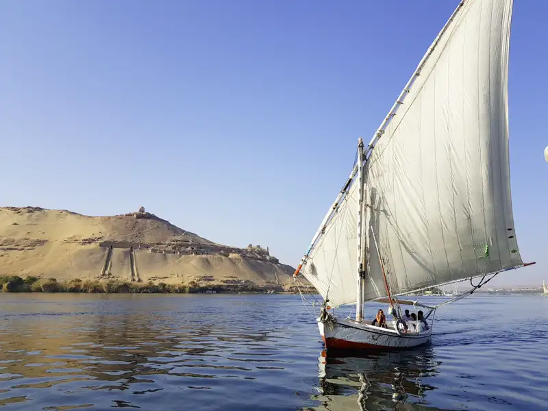 Auf dieser Studienreise durch Ägypten unternehmen wir auch eine Segelbooftahrt auf dem Nil.