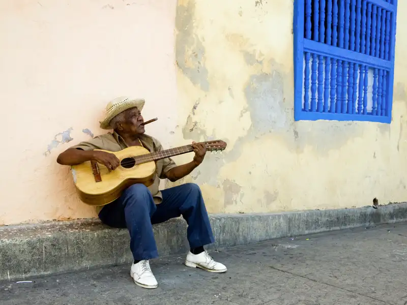 In Kuba ist Musik Teil des Alltags. Wir erleben auf unserer Studienreise auf der Karibikinsel beides, den kubanischen Alltag und die tolle Musik - verbunden mit der Lebensfreude der Kubaner. Gelegenheiten, das Tanzbein zu schwingen, gibt es genug!