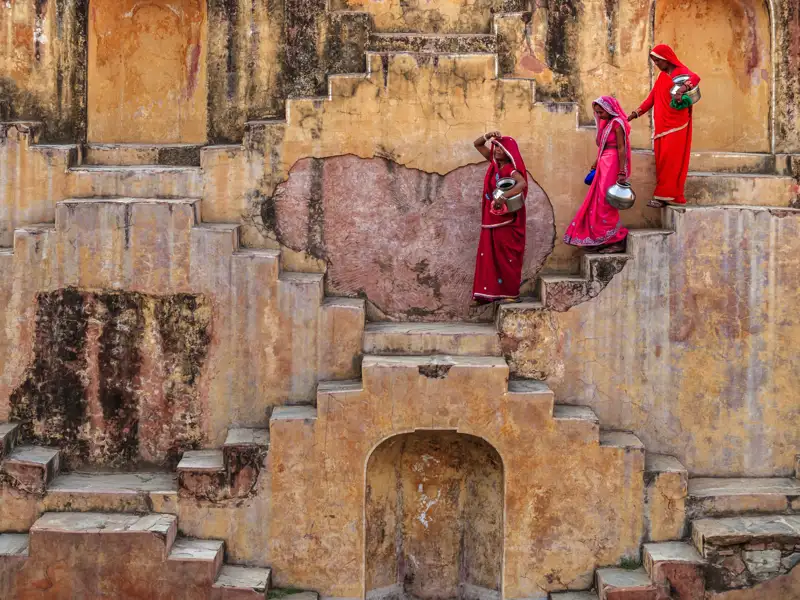 Auf unserer Rajasthanreise mit Flair besuchen wir in Bundi auch einen der vielen Stufenbrunnen.