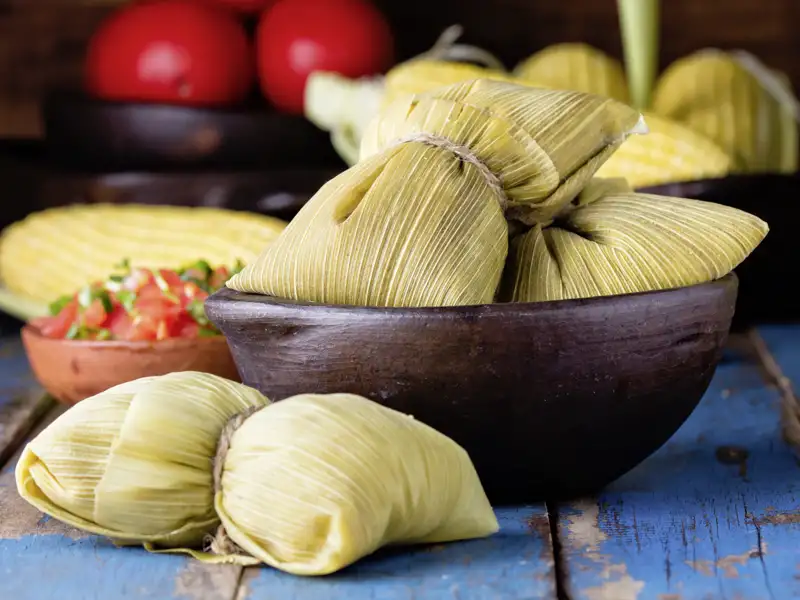 Seit jeher die Basis der Andenküche: Kartoffeln und Mais. Auf unserer Perureise besuchen wir eine Dorfgemeinde und erfahren von den Bewohnern, wie seit Generationen hier gekocht wird.