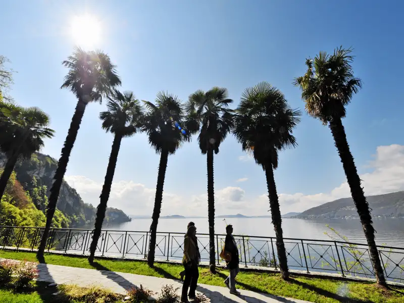 Auf Ihrer Studienreise ins Tessin und zu den oberitalienischen Seen besuchen Sie auch mehrere Garten- und Parkanlagen. Hier lässt es sich wunderbar im Schatten flanieren. Atemberaubende Blicke auf die blau glitzernden Seen gibt es obendrauf.