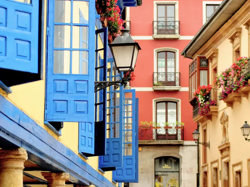 Auf unserer Gruppenreise entführt Sie Ihre Studiosus-Reiseleitung in Oviedo zu präromanischen Kirchen und bummelt mit Ihnen durch die hübsche Altstadt.