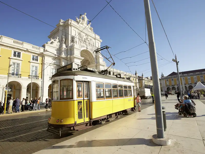 Auf unserer Studienreise Portugal - zum Kennenlernen haben wir viel freie Zeit eingebaut, damit Sie Lissabon entdecken können. Vielleicht unternehmen Sie eine Tour mit der berühmten Tramlinie 28? Die historischen Straßenbahnwagen fahren heute noch durch das Stadtzentrum und sind bei Touristen höchst beliebt.