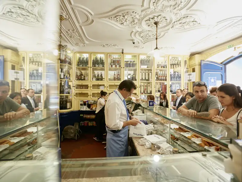 Auf unserer Studienreise Portugal - zum Kennenlernen besuchen wir auch Belém an der Mündung des Flusses Tejo. Nach Belém sind die Pastéis de Belém benannt, die in den zahlreichen Patisserien auch als Pastéis de Nata angeboten werden.