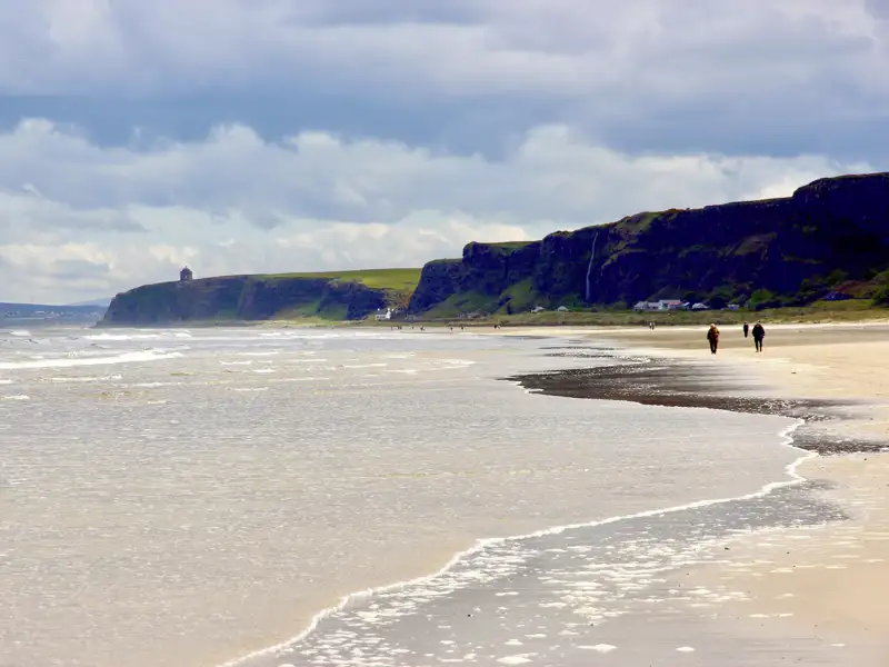 Auf unserer Rundreise durch Nordirland nutzen wir die Gelegenheiten Strandspaziergänge zu unternehmen.