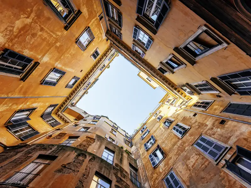 Ein Streifzug durch die engen Gassen der römischen Altstadt gehört zu unserer Rom-Reise unbedingt dazu.
