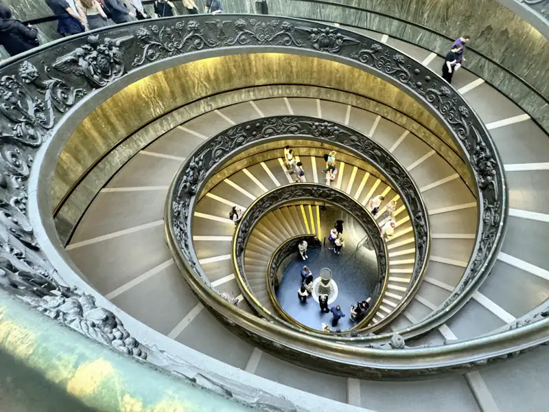 Alle Wege führen nach Rom, verschlungene Wege führen durch Rom - doch Ihre Studiosus-Reiseleiterin kennt sie, und lotst Sie auf unserer Städtereise zielsicher zu den Höhepunkten der Stadt.