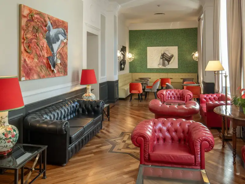 Das elegante und großzügig gestaltete Hotel Nord Nuova, hier zu sehen seine Lobby, empfängt uns auf unserer CityLights-Städtereise in die Ewige Stadt Rom.