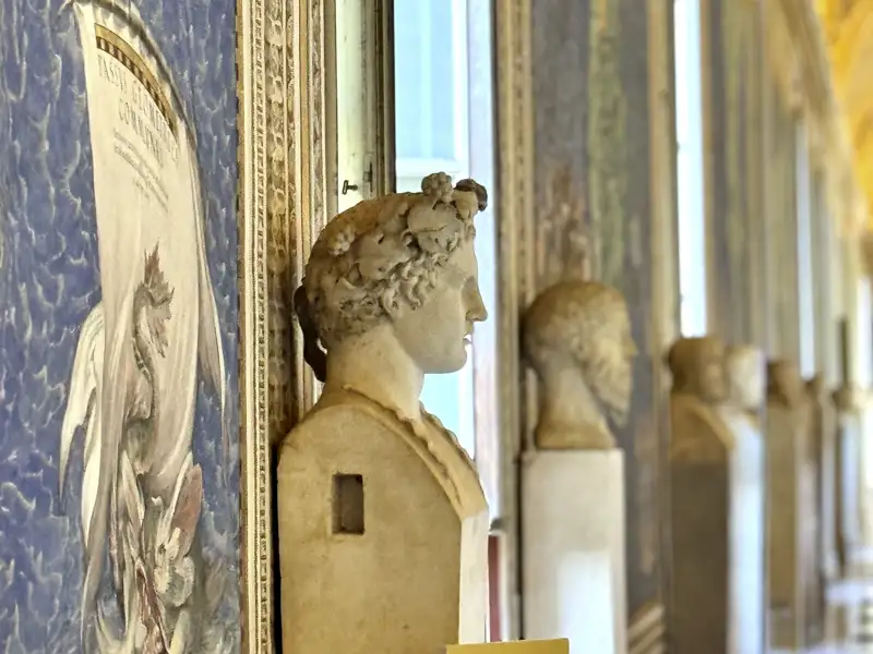 Das antike Erbe in Rom ist allgegenwärtig: viele Statuen und Büsten zieren heute die Museen und Galerien, und sie sind auch in so manchem Privathaus zu finden.