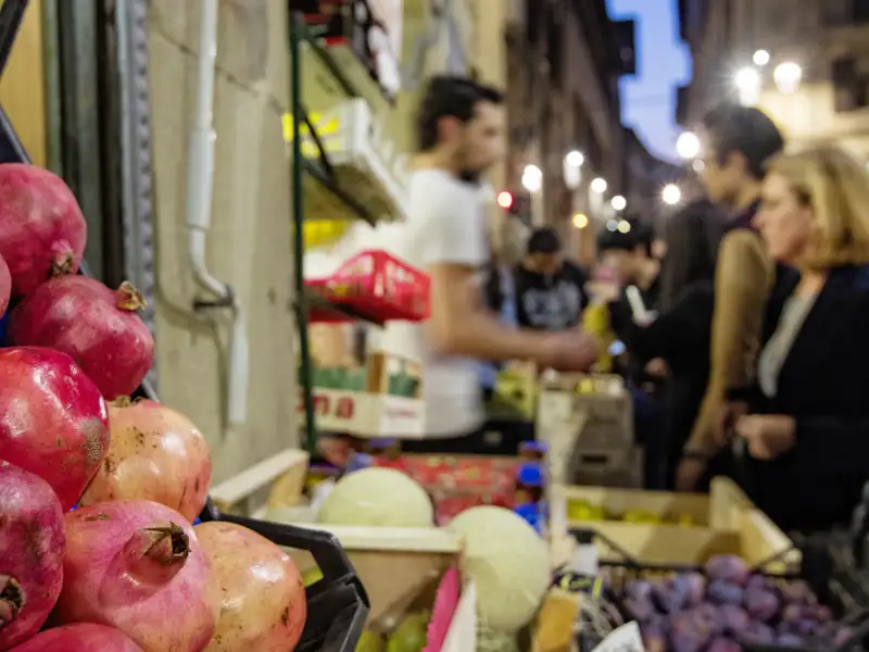 Bei der Städtereise nach Florenz darf auch ein Besuch auf dem Mercato Centrale nicht fehlen, um die köstlichen Zutaten der italienischen Küche zu bestaunen.