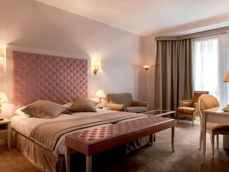 Blick in ein Zimmer des Hotels Princesse Caroline in Paris