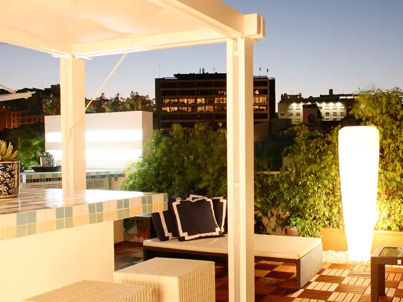 Auf Ihrer Städtereise wohnen Sie im zentral und doch ruhig gelegenen Hotel Lisboa Plaza. Von der Dachterrasse genießen Sie die Aussicht über Lissabon.