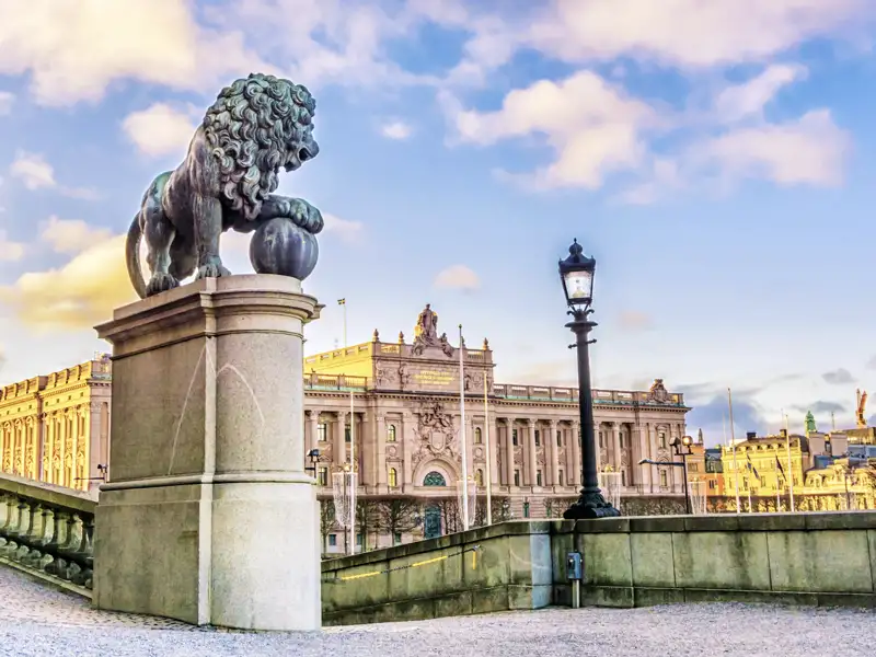 Auf dieser Städtereise nach Stockholm steht natürlich auch das Königliche Schloss auf dem attraktiven Programm.