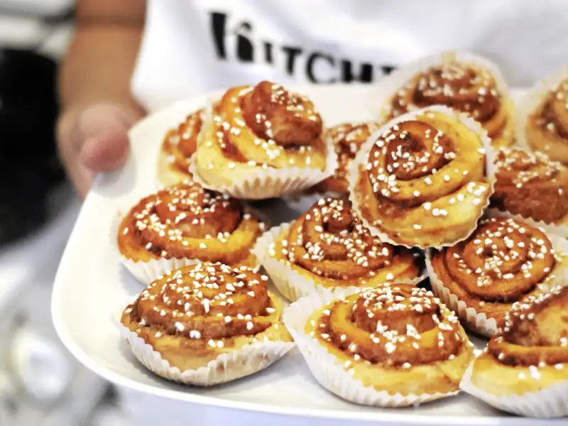 Bei unserer Städtereise nach Stockholm riechen wir oft schon in der Frühe den verführerischen Duft von Zimtschnecken.