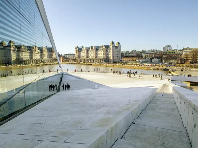 Der Panoramablick vom Dach des Osloer Opernhauses ist zu jeder Jahreszeit ein Muss und ein Genuss.
