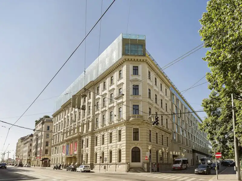 Das komfortable Hotel Savoyen empfängt Sie auf Ihrer fünftägien Städtereise nach Wien in unmittelbarer Nähe des Belvedere-Schlosses. Die Ringstraße mit ihren Prachtbauten erreichen Sie zu Fuß in ca. 15 Minuten, eine Straßenbahn- und S-Bahn-Station befindet sich direkt beim Hotel.