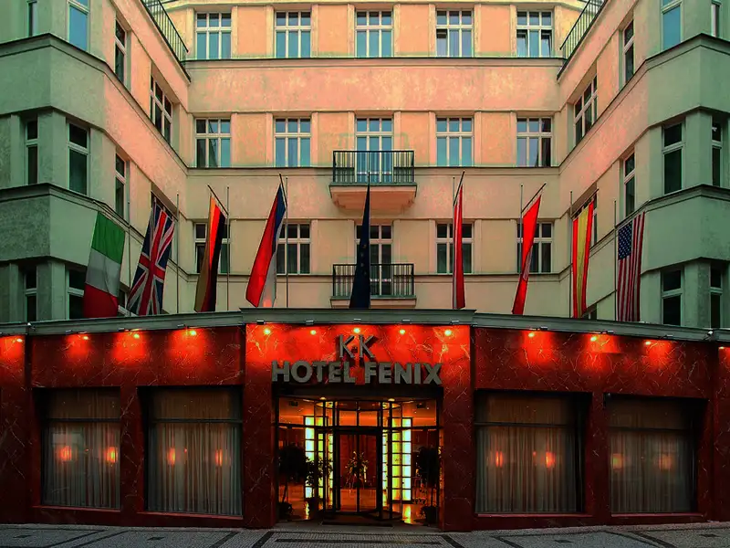 Zentral, in einer Seitenstraße des Wenzelsplatzes gelegen, erwartet Sie das komfortable Hotel K+K Fenix für Ihre CityLights-Städtereise nach Prag.
