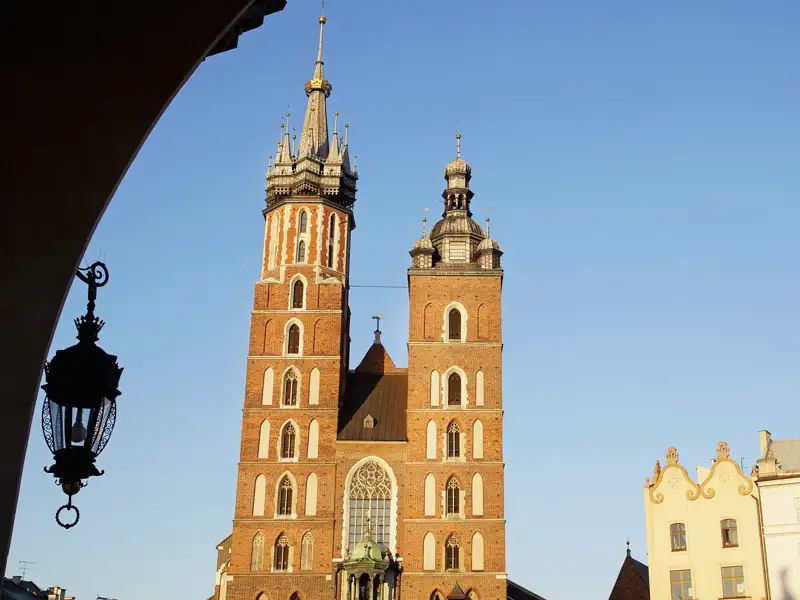 Auf der CityLights-Städtereise nach Krakau werden wir uns die moderne Metropole mit ihren vielen alten Schätzen ganz genau ansehen, hier im Bild die Marienkirche.