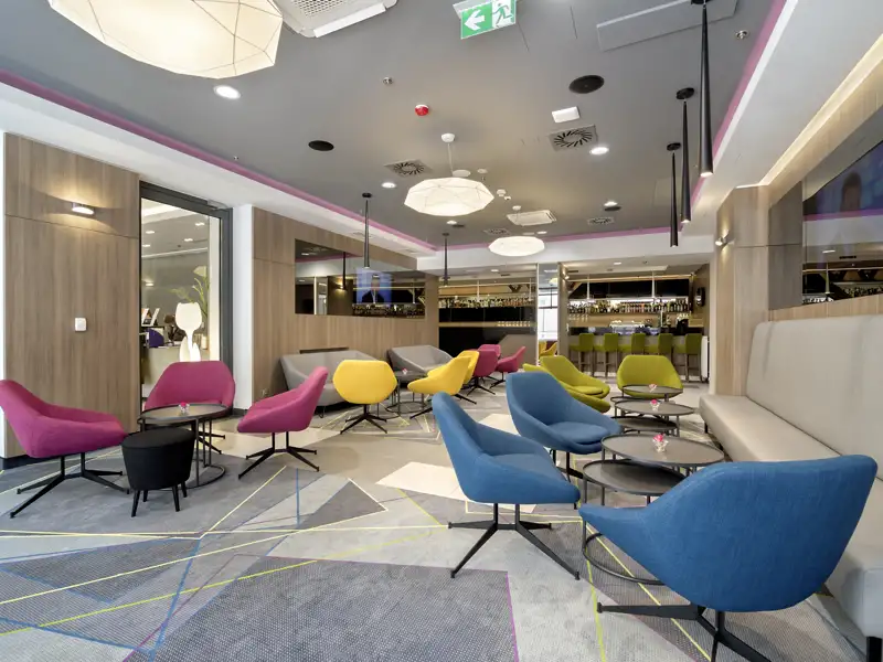 Das moderne, schön gestaltete Hotel Golden Tulip Kazimierz mit seiner stylishen Lobby liegt im jüdischen Viertel Kazimierz, das heute zu den angesagtesten Quartieren der Stadt Krakau zählt.