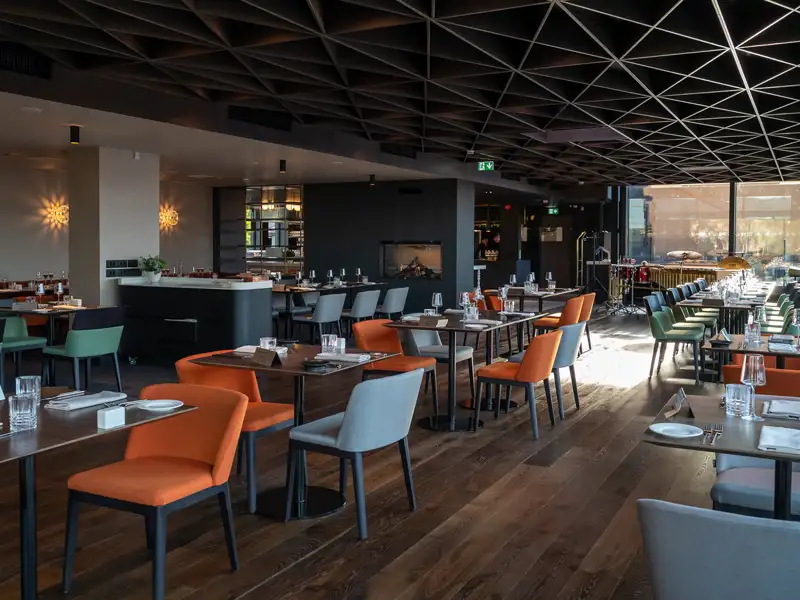 Während unserer CityLights-Städtereise durch Tallinn, Riga und Vilnius übernachten Sie im schicken und stylishen Hotel Mövenpick L'Embitu im Tallinn. Es liegt nur einen kurzen Spaziergang von der Altstadt entfernt.