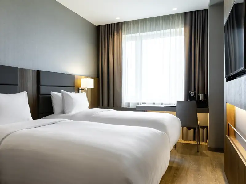 Doppelzimmer im AC Hotel by Mariott in Riga, Lettland, mit zwei Twin-Betten