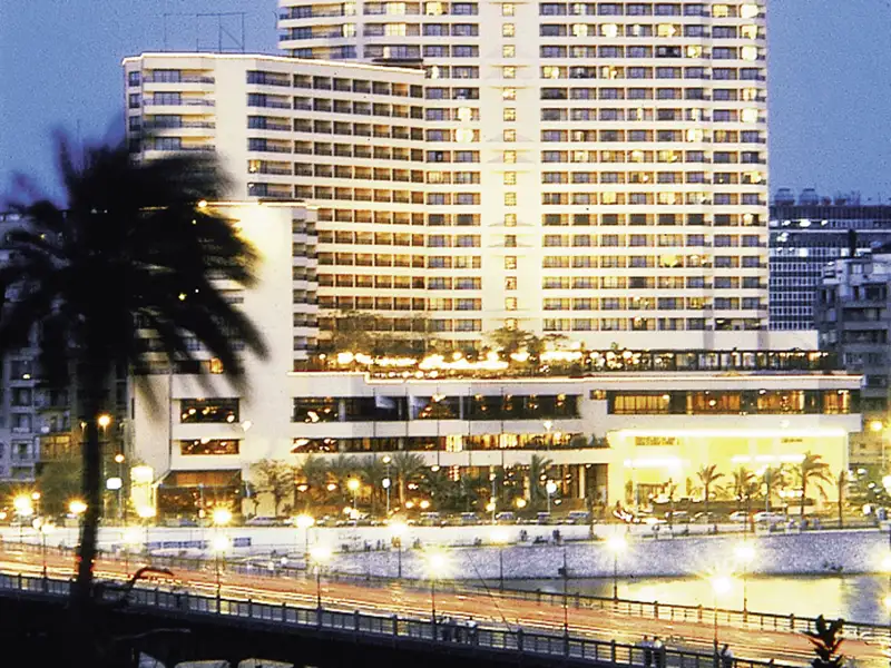 Seine Lage direkt am Nil, nur wenige Minuten vom Alten Ägyptischen Museum und vom lebhaften Geschäftszentrum entfernt, macht das Luxushotel Semiramis  InterContinental zum idealen Ausgangspunkt für die Besichtigungen während Ihrer CityLights-Städtereise nach Kairo.