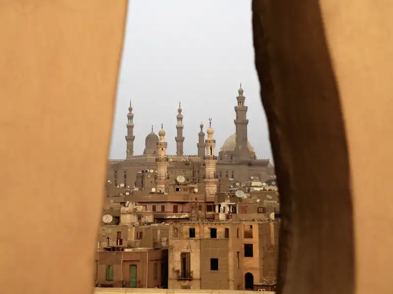 Bei unserer CityLights-Städtereise nach Kairo  empfängt uns auf einer Anhöhe die mächtige Zitadelle von Saladin. Der Panoramablick über Kairo ist spektakulär.