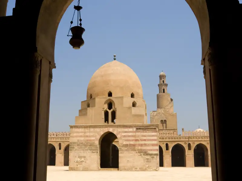 Bei unserer Städtereise nach Kairo ist auch ein Besuch der Ibn-Tulun-Moschee vorgesehen.