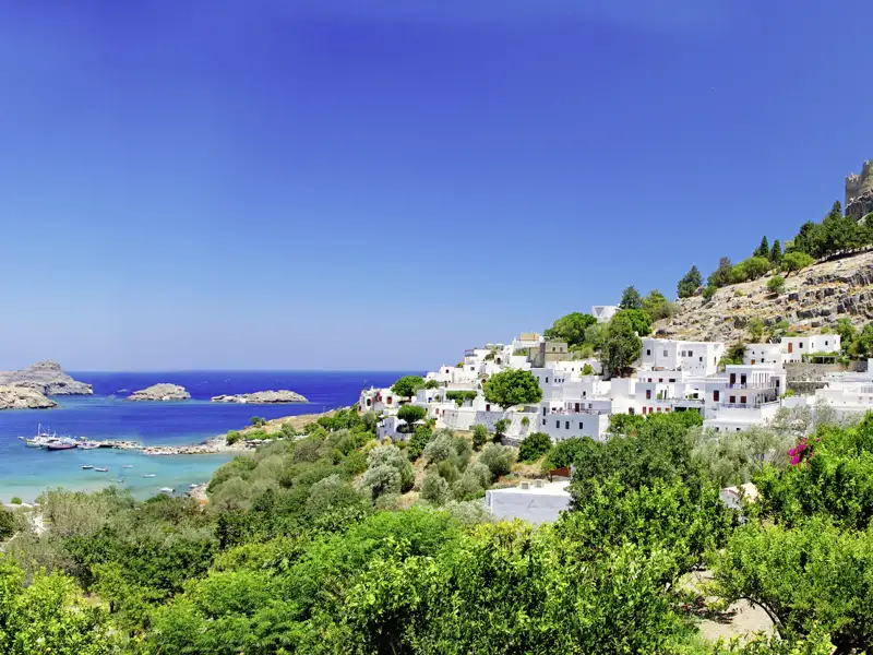 Auf unserer Studienreise für Singles und Alleinreisende auf Rhodos lassen wir uns auch von dem Bilderbuchstädtchen Lindos mit seinen schneeweißen Häusern und Seefahrervillen verzaubern.
