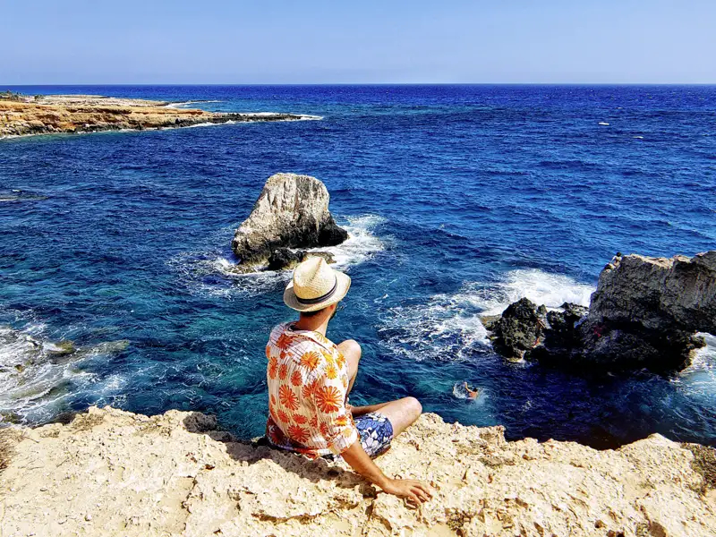 Auf unserer Studiosus-Reise für Singles und Alleinreisende nach Zypern belohnt uns die Felsenküste von Zypern mit einem traumhaften Panorama.