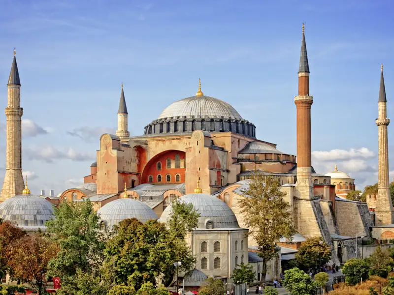 Das Wahrzeichen von Istanbul und eines der Highlights unserer Studiosus-Reise für Singles und Alleinreisende: die Hagia Sophia.