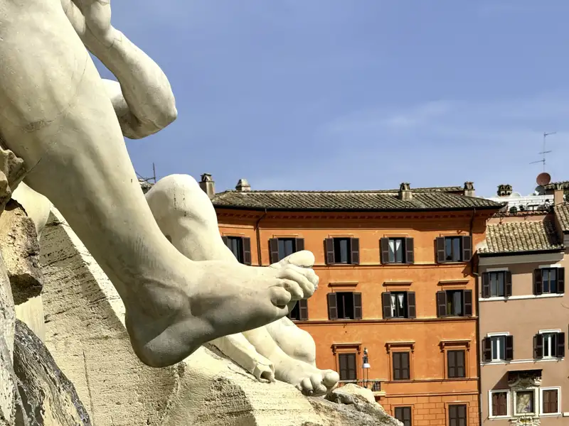 Die Piazza Navona, einer der schönsten Plätze Roms, in deren Mitte wir auf unserer Singlereise in die Ewige Sadt den Vier-Ströme-Brunnen bewundern.