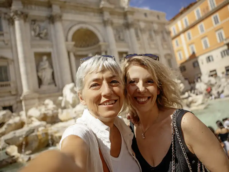 Der legendäre Trevi-Brunnen in Rom wartet auf uns bei unserer Single-Städtereise nach Rom.