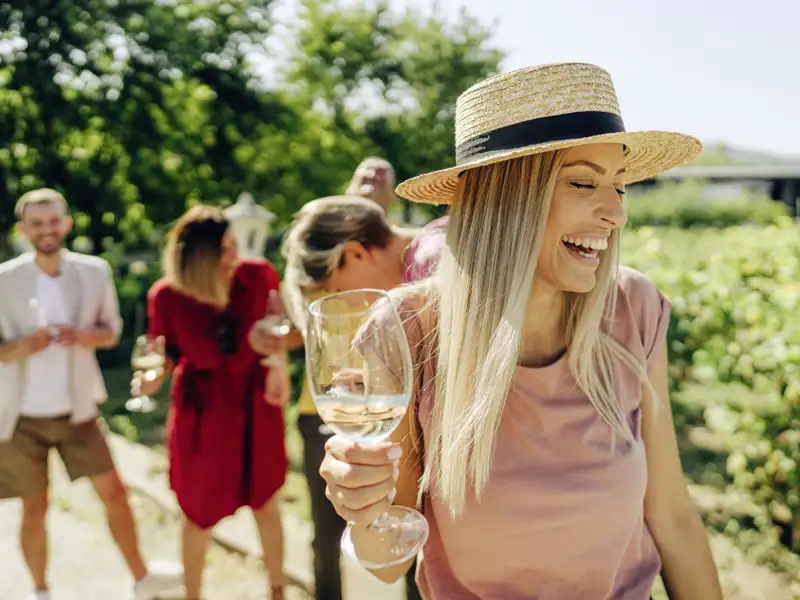 Gemeinsam in der Gruppe macht das Erlebnis gleich doppelt Spaß: ob Stadttour, Wanderung oder Weinprobe - bei unserer Singlereise in die Toskana teilen Sie die vielen schönen Erlebnisse mit gleichgesinnten Mitreisenden.