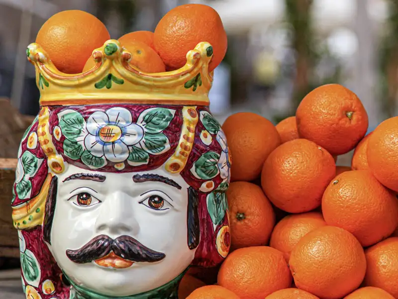 Auf unserer Singlereise auf die Äolischen Inseln kosten wir die süßen Früchte des Südens.