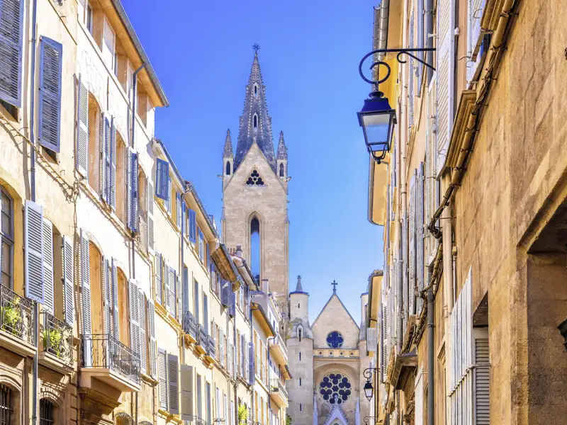 Aix-en-Provence ist der Inbegriff provencalischer Lebenslust. Die Heimatstadt von Paul Cézanne und Emile Zola versprüht einen unvergleichlichen Charme, dem Sie während unserer Studiosus-Reise für Singles und Alleinreisende durch die Provence garantiert erliegen werden.