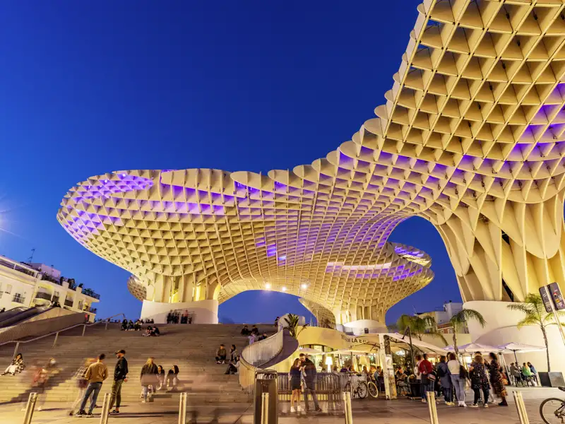 Auf unserer Silvesterreise nach Andalusien sehen wir auch die Holzkonstruktion Metropol Parasol - im Volksmund Las Setas, die Pilze, an der Plaza de la Encarnación in Sevilla.