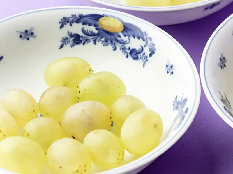 Mit einem Glas Cava stoßen wir auf das Jahr 2027 an, während Ihre Studiosus-Reiseleiterin Sie in das Geheimnis der "Trauben des Glücks" einweiht. Feliz Año Nuevo!