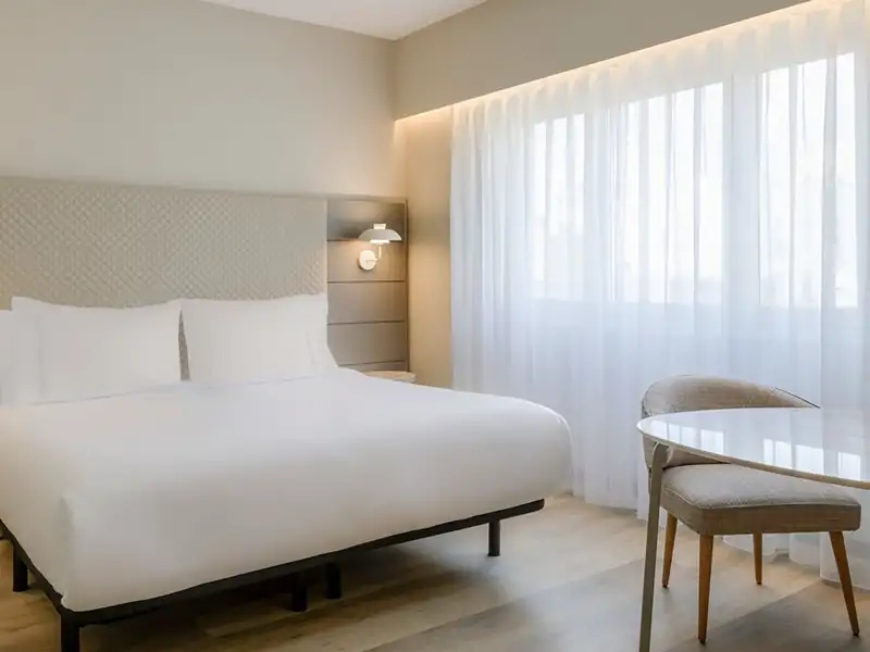 Auf unserer Silvesterreise nach Madrid übernachten wir im gut geführten Hotel AC Carlton. In den modernen Zimmern werden Sie nach Tagen voller Erlebnisse gut entspannen können.