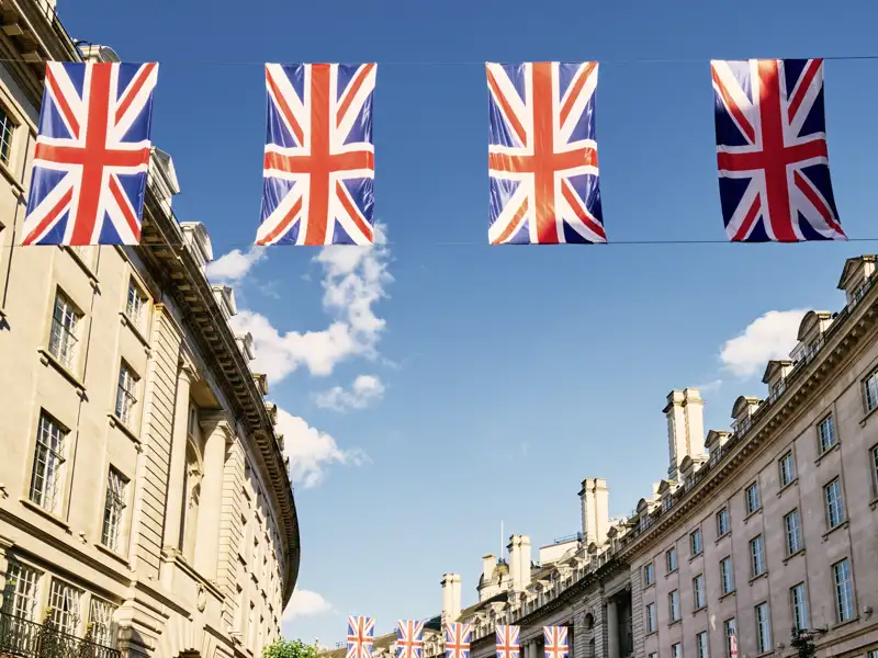 Natürlich wird London auch zu Silvester festlich geschmückt sein, wenn wir mit anderen Singles und Alleinreisenden ins neue Jahr hineinfeiern!